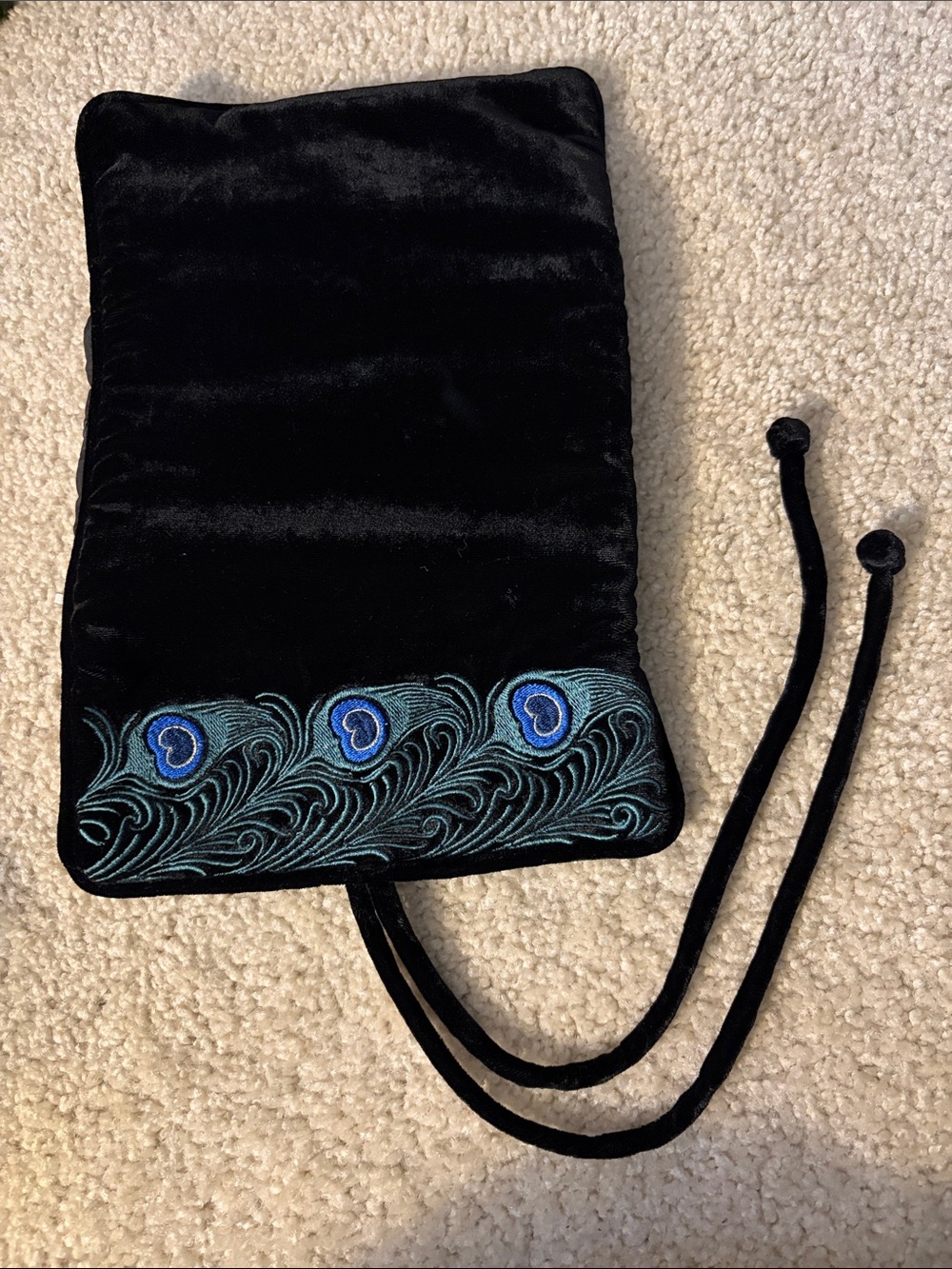 Metropolitan Museum Of Art Velvet Embroidered Peacock Feather Jewelry Roll/Pouch
